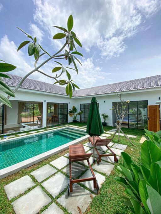 Allure Villa Cempaka Private Pool Kuantan Luaran gambar